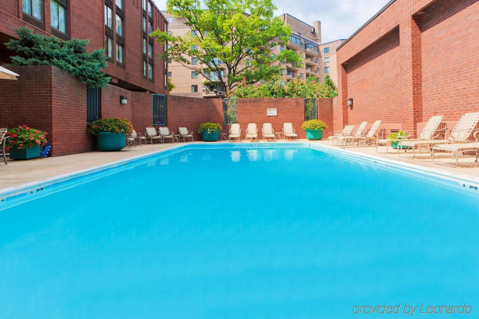 Holiday Inn Washington-Georgetown Exterior photo